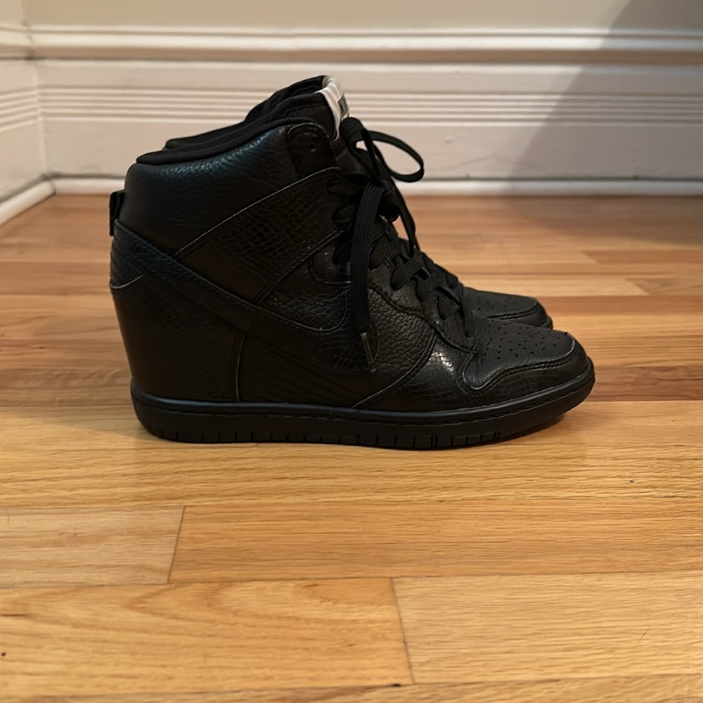 Nike wedge dunk sky in black leather and snake skin detail